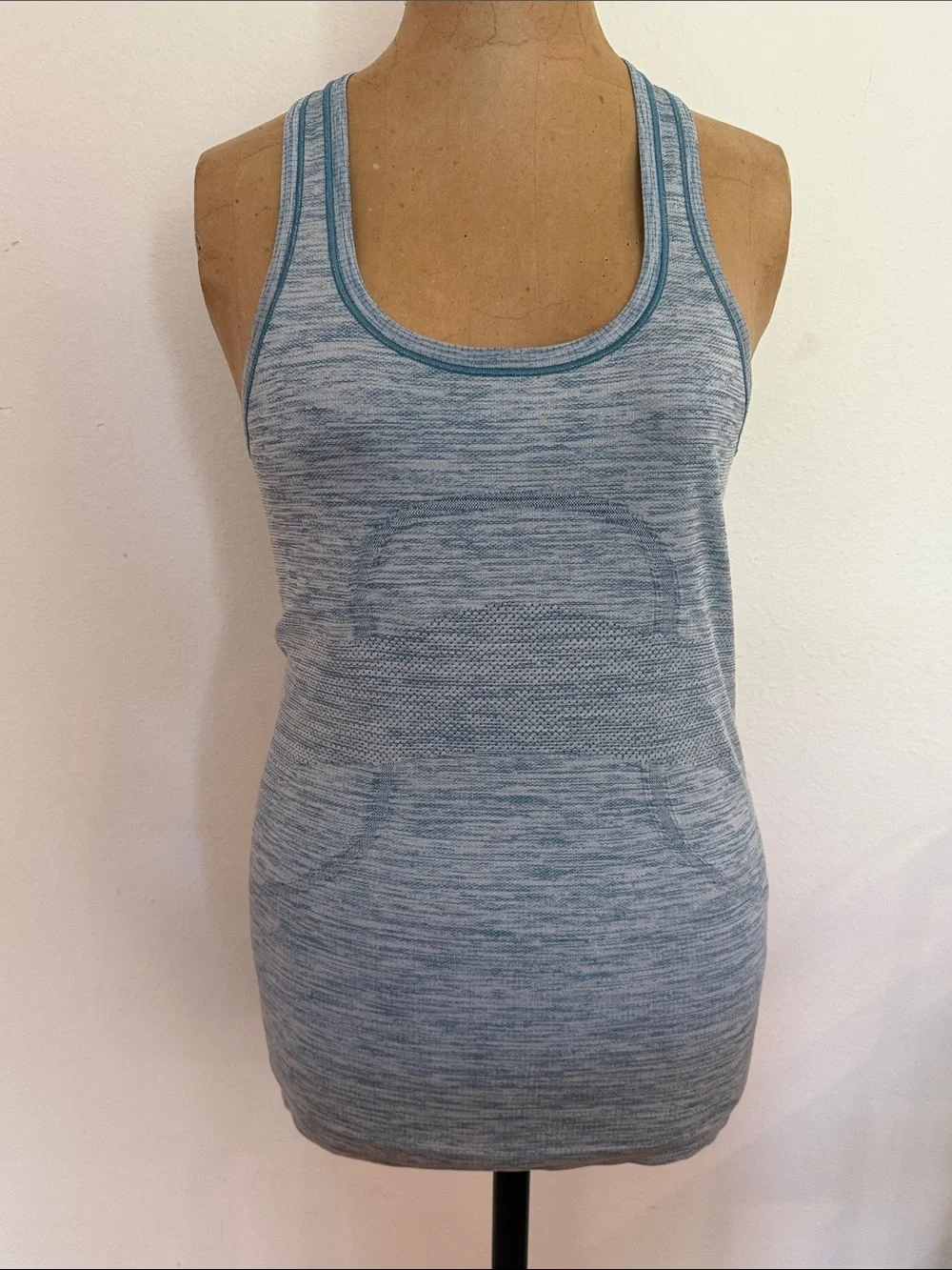 Lululemon sz 6 swiftly Tech Light Blue Heather Tank Top great condition
